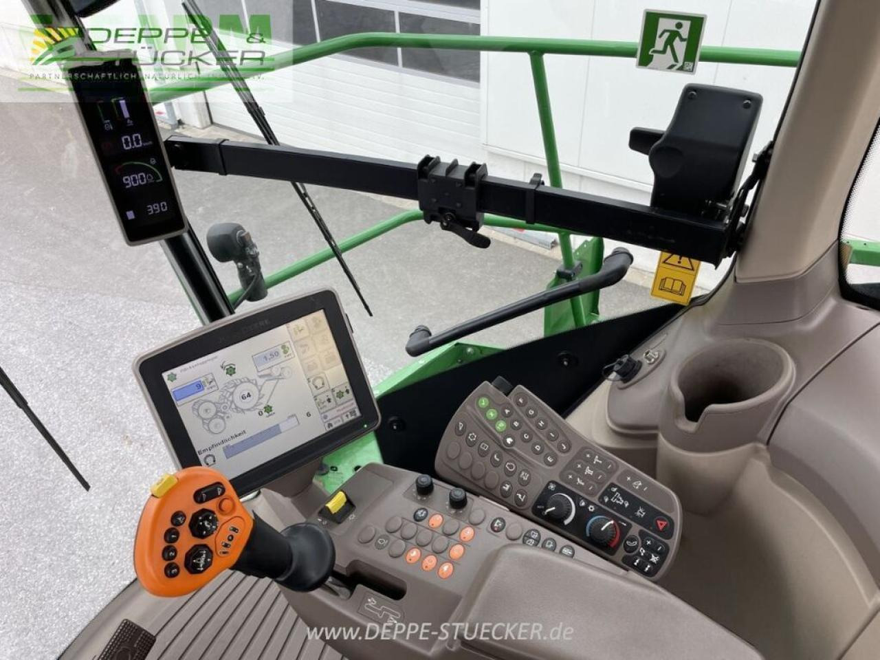 Önjáró szecskázógép John Deere 8500i: 6 kép. Önjáró szecskázógép John Deere 8500i: 6 kép.