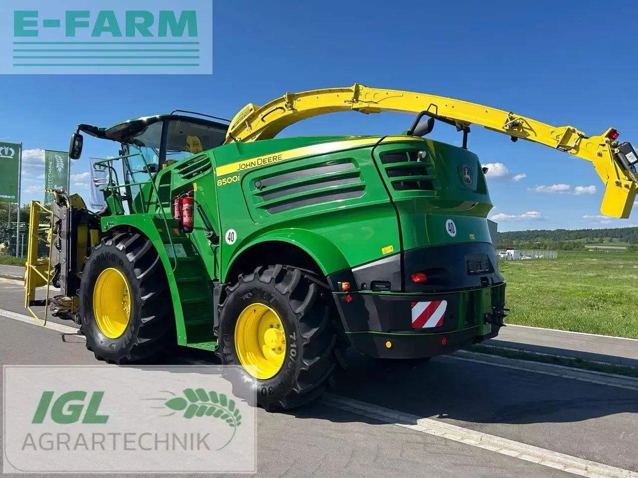 John Deere 8500i - Önjáró szecskázógép: 2 kép. John Deere 8500i - Önjáró szecskázógép: 2 kép.