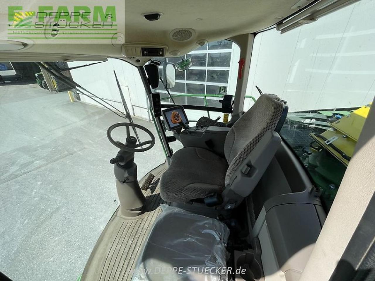 Önjáró szecskázógép John Deere 8500i mit kemper 475: 12 kép.