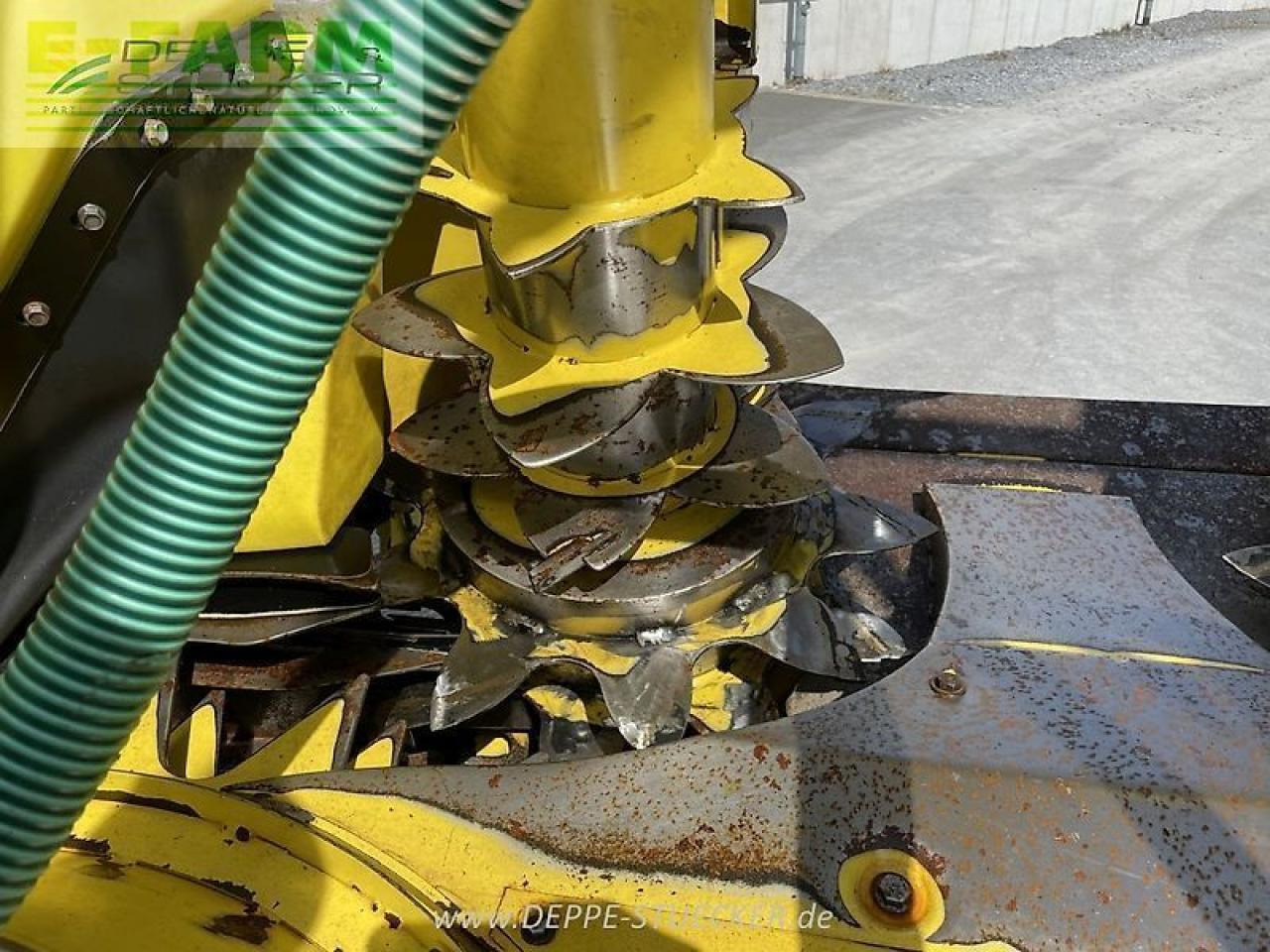 Önjáró szecskázógép John Deere 8500i mit kemper 475: 21 kép.