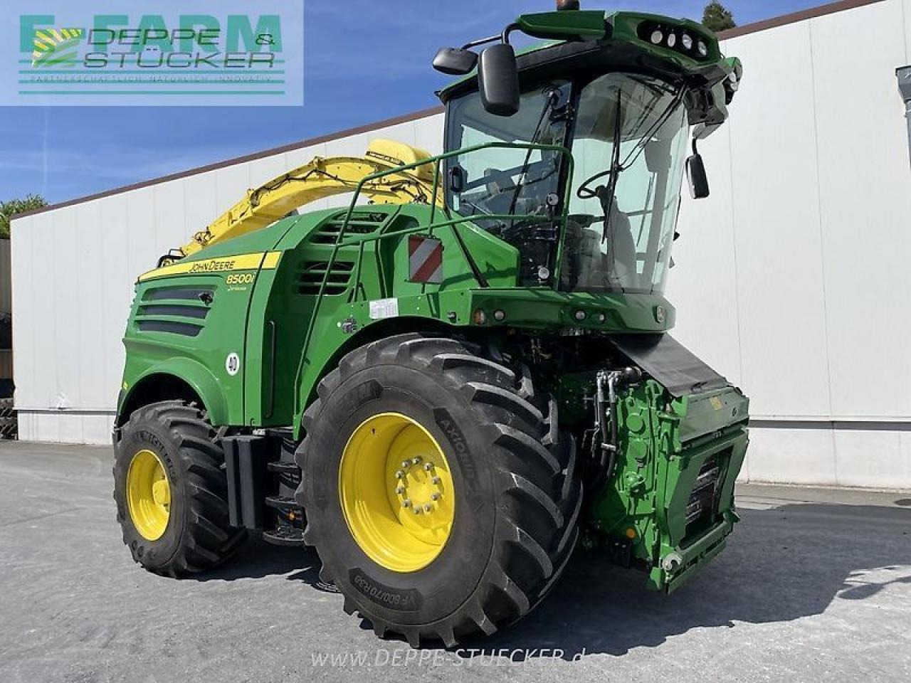 Önjáró szecskázógép John Deere 8500i mit kemper 475: 6 kép.