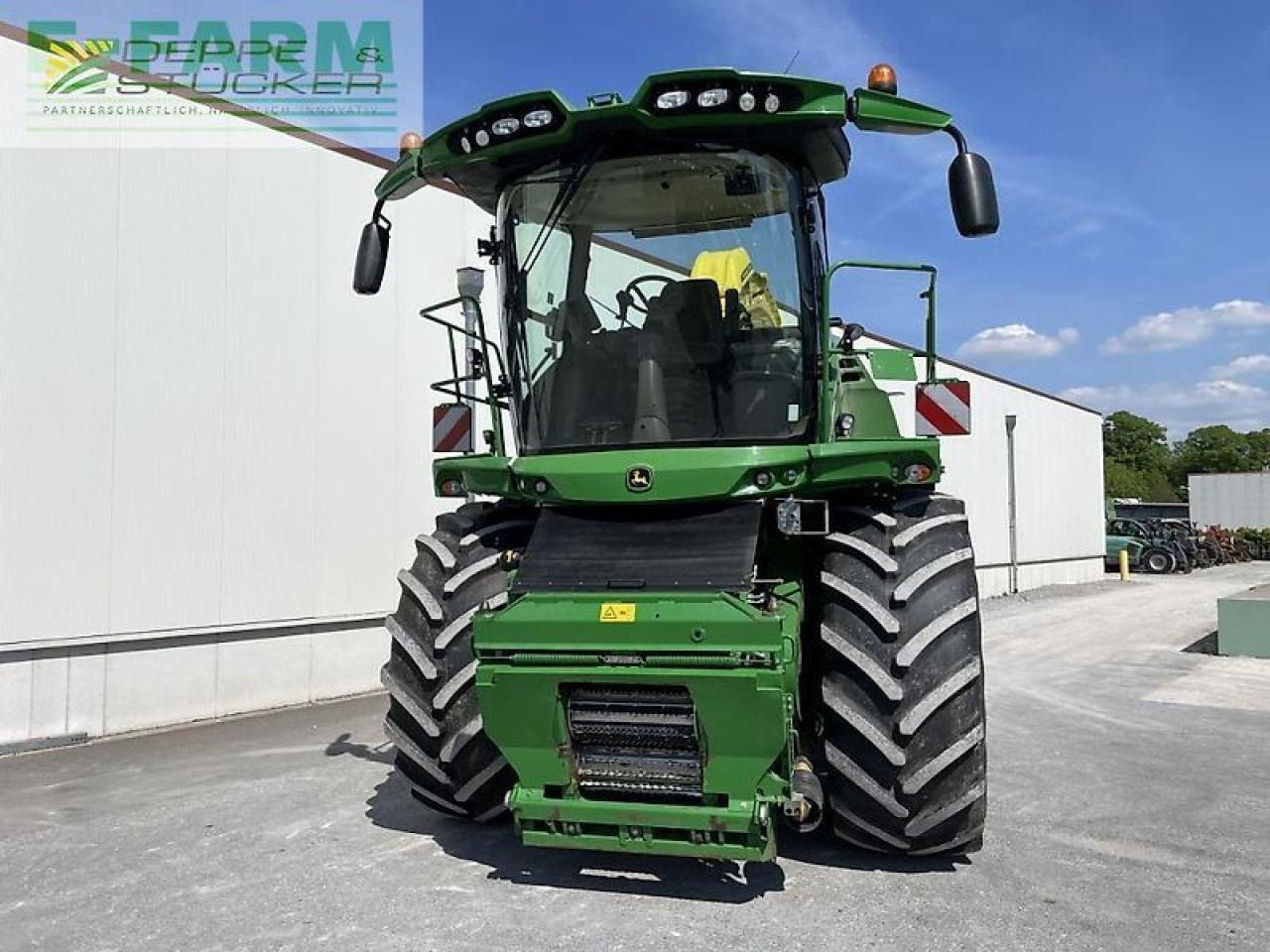 Önjáró szecskázógép John Deere 8500i mit kemper 475: 18 kép.