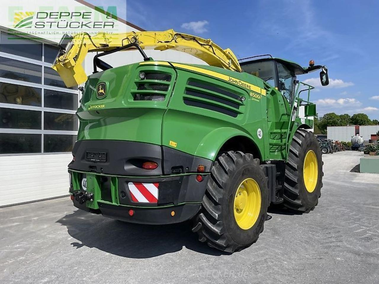 Önjáró szecskázógép John Deere 8500i mit kemper 475: 9 kép.