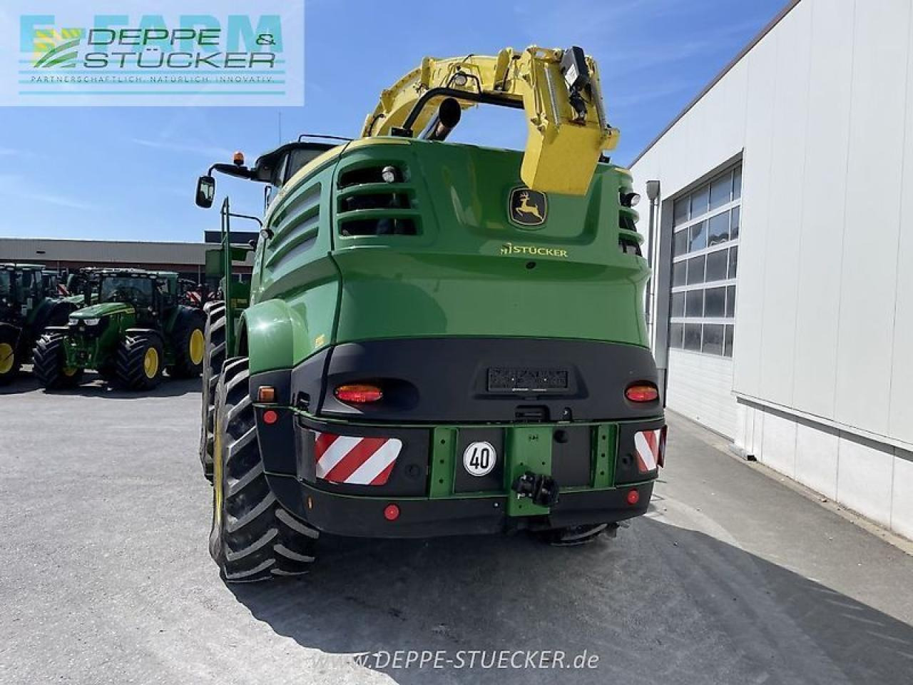 Önjáró szecskázógép John Deere 8500i mit kemper 475: 14 kép.