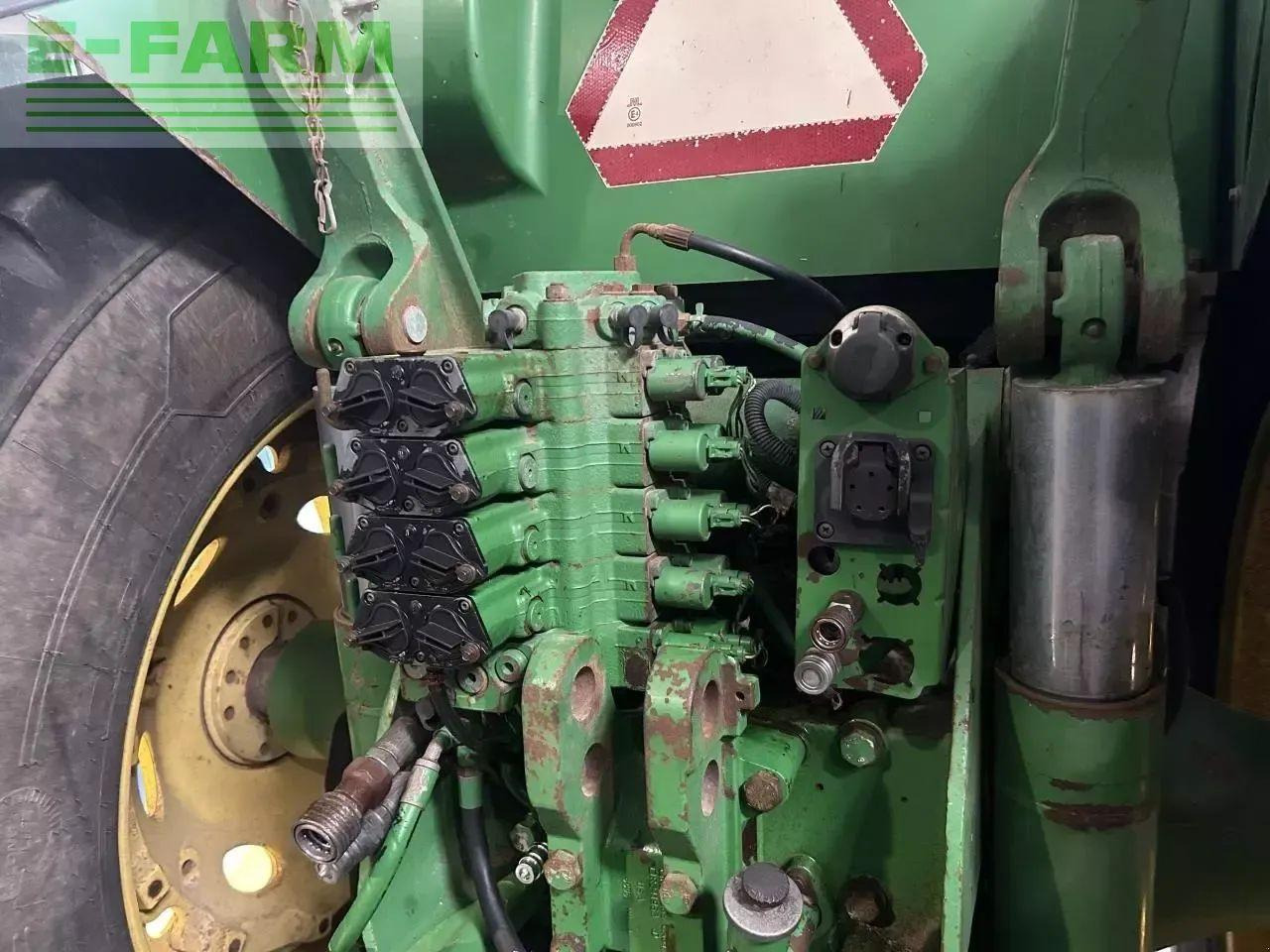 John Deere 8530 - Traktor: 3 kép. John Deere 8530 - Traktor: 3 kép.