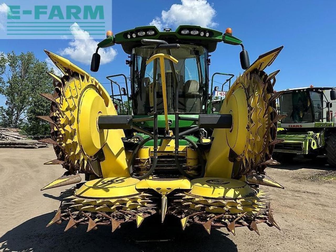 John Deere 8600 - Kombájn: 2 kép. John Deere 8600 - Kombájn: 2 kép.