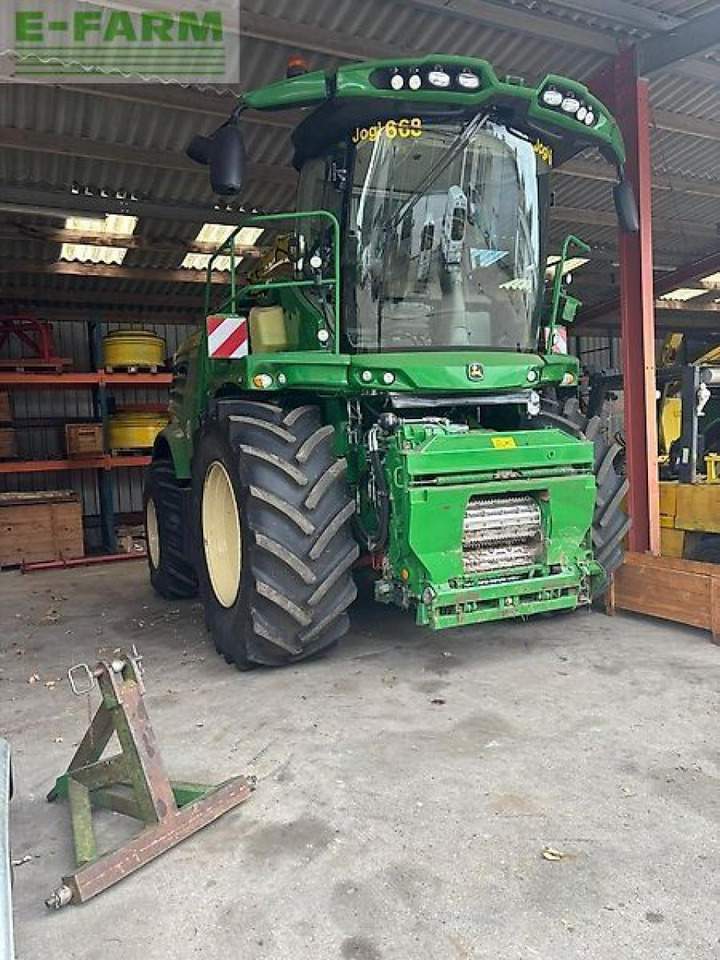 John Deere 8600 - Önjáró szecskázógép: 1 kép. John Deere 8600 - Önjáró szecskázógép: 1 kép.