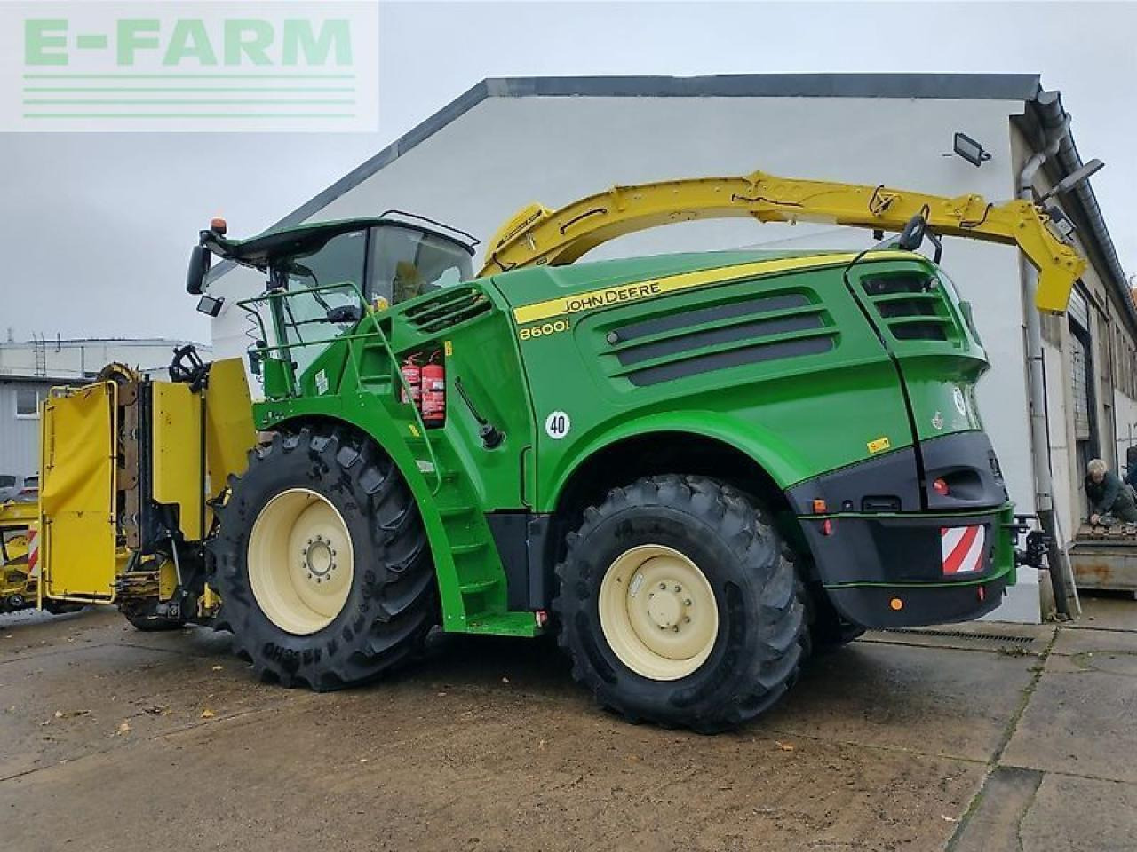 John Deere 8600 - Önjáró szecskázógép: 2 kép. John Deere 8600 - Önjáró szecskázógép: 2 kép.