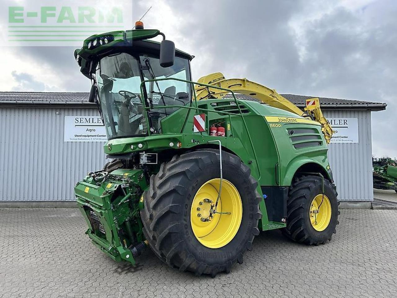 John Deere 8600i - Önjáró szecskázógép: 1 kép. John Deere 8600i - Önjáró szecskázógép: 1 kép.