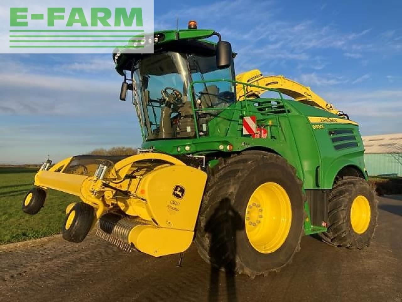 John Deere 8600i - Önjáró szecskázógép: 2 kép. John Deere 8600i - Önjáró szecskázógép: 2 kép.