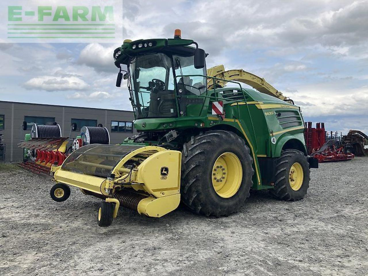 John Deere 8600i - Önjáró szecskázógép: 1 kép. John Deere 8600i - Önjáró szecskázógép: 1 kép.