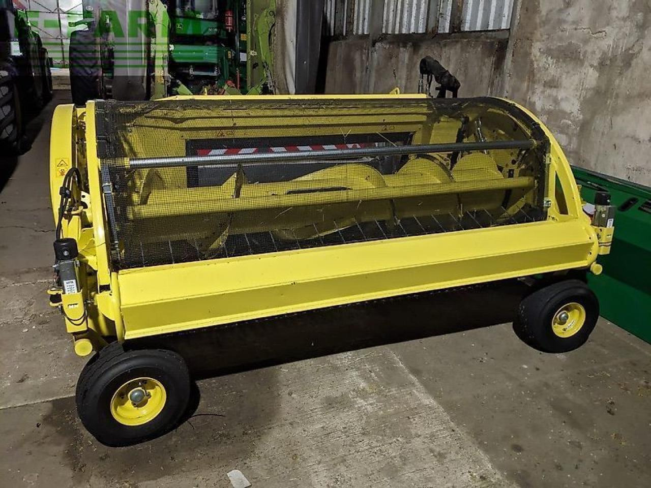 John Deere 8600i - Önjáró szecskázógép: 2 kép. John Deere 8600i - Önjáró szecskázógép: 2 kép.