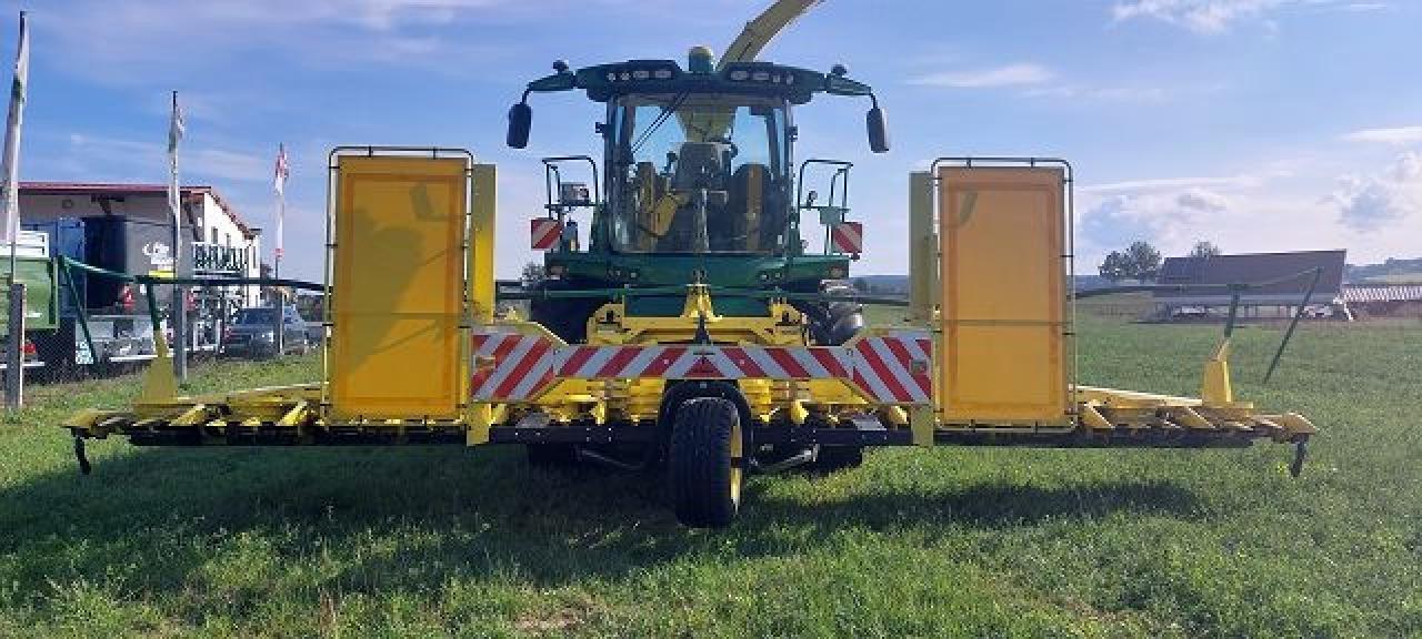 John Deere 8600i - Önjáró szecskázógép: 2 kép. John Deere 8600i - Önjáró szecskázógép: 2 kép.