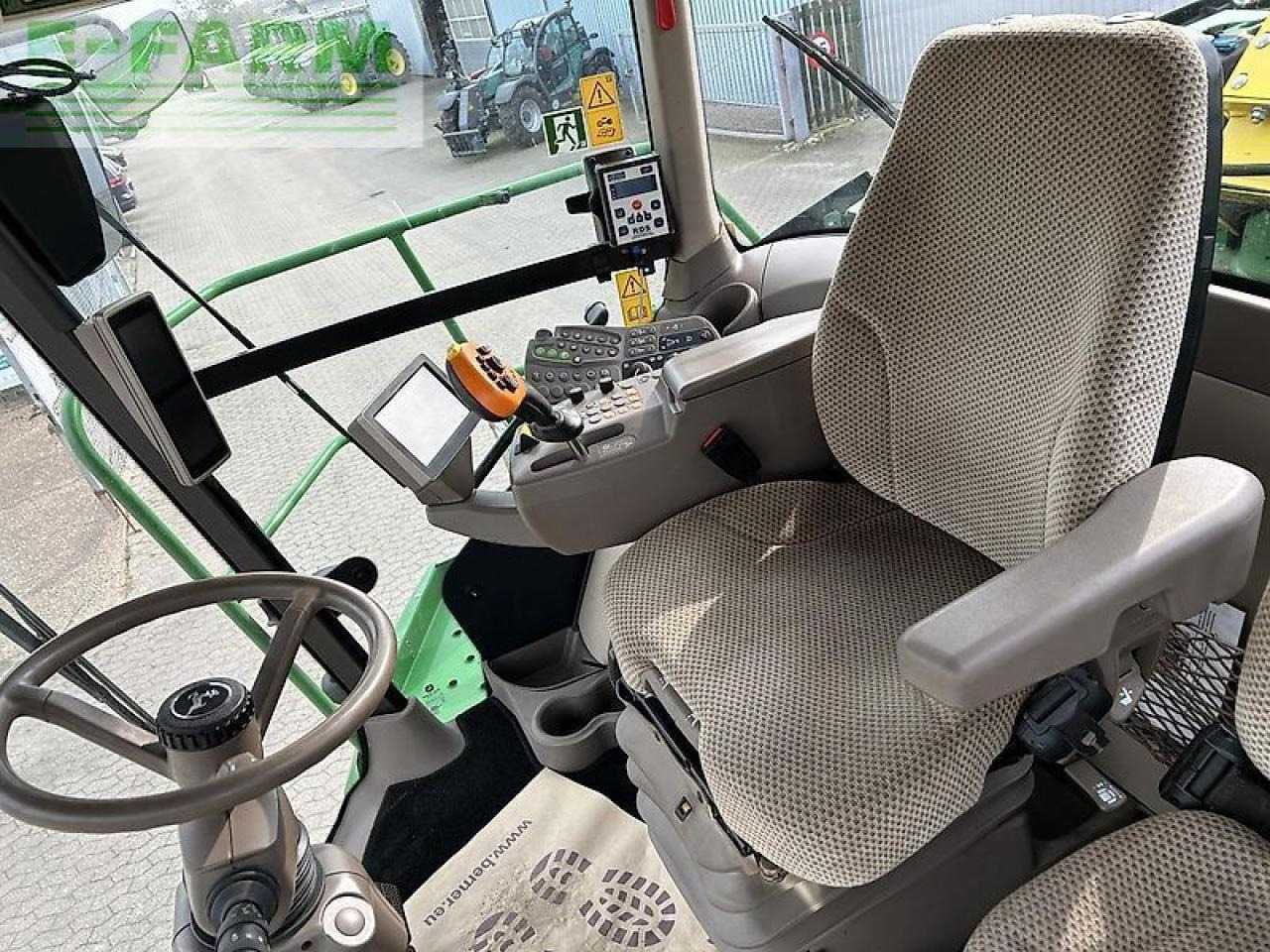 John Deere 8600i - Önjáró szecskázógép: 4 kép. John Deere 8600i - Önjáró szecskázógép: 4 kép.