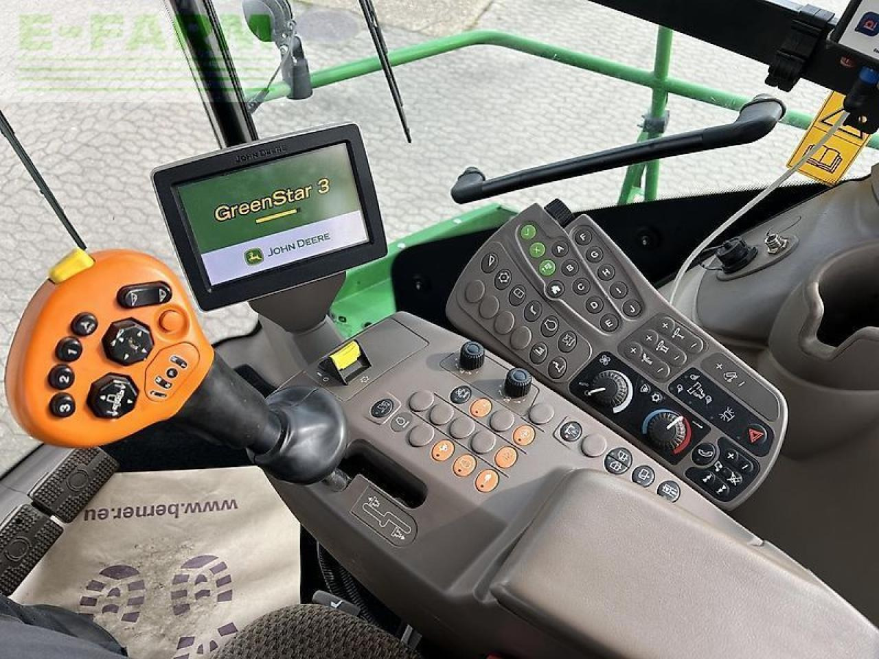 John Deere 8600i - Önjáró szecskázógép: 5 kép. John Deere 8600i - Önjáró szecskázógép: 5 kép.