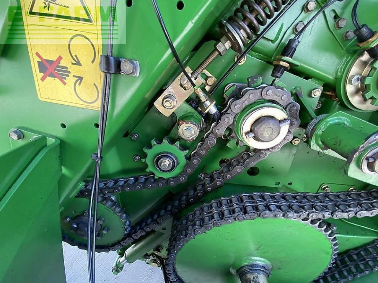 Kocka bálázó John Deere 864: 16 kép.