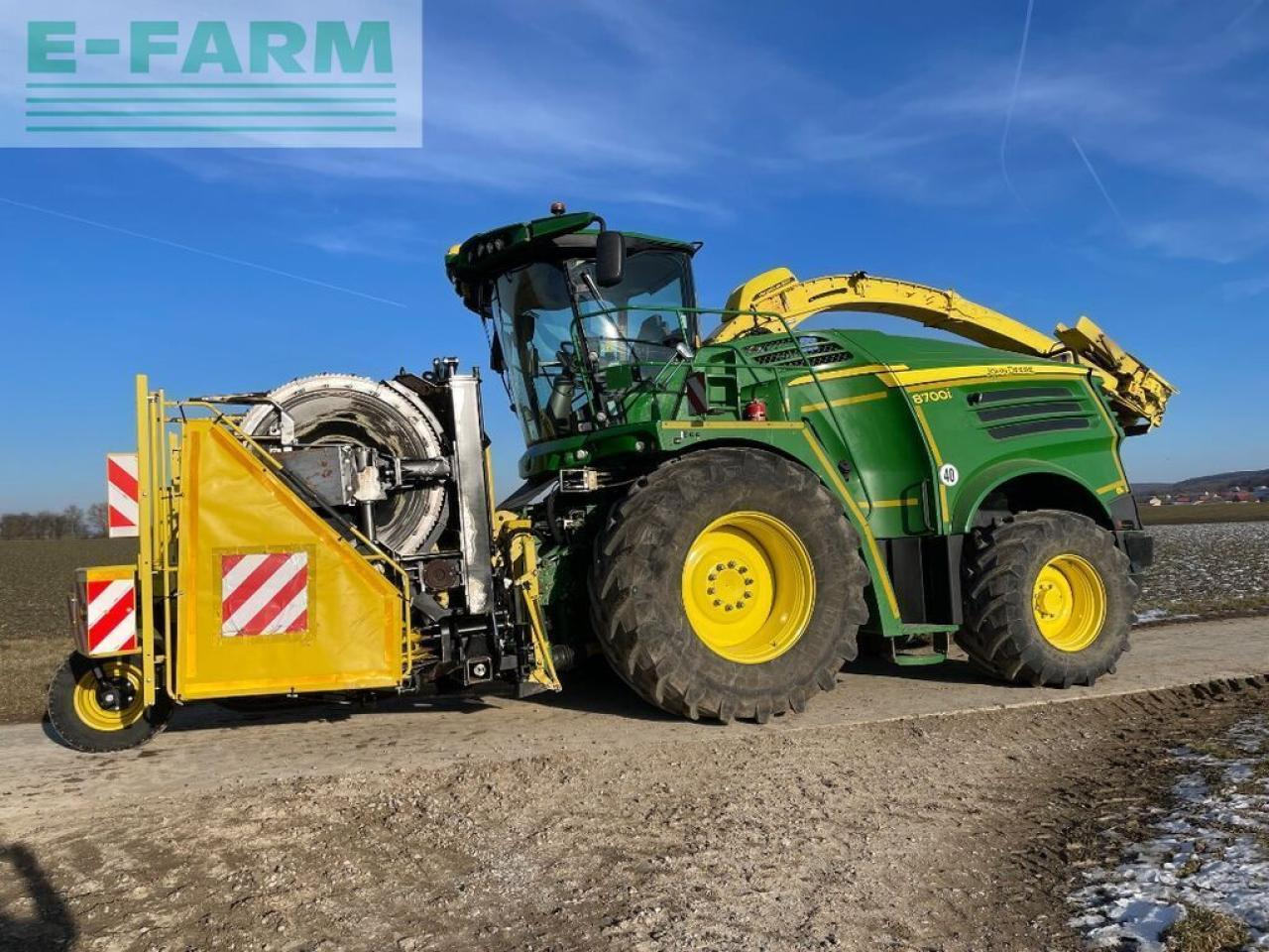 John Deere 8700i - Önjáró szecskázógép: 3 kép. John Deere 8700i - Önjáró szecskázógép: 3 kép.