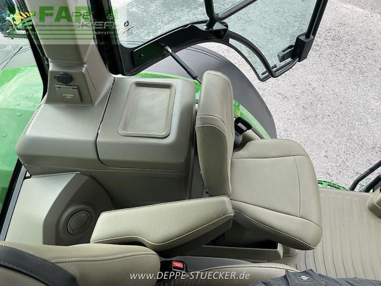 Traktor John Deere 8r 340: 8 kép. Traktor John Deere 8r 340: 8 kép.