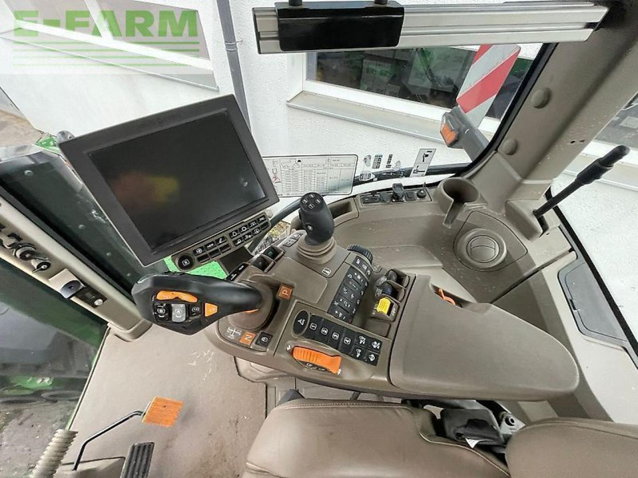 Traktor John Deere 8rx370: 9 kép.