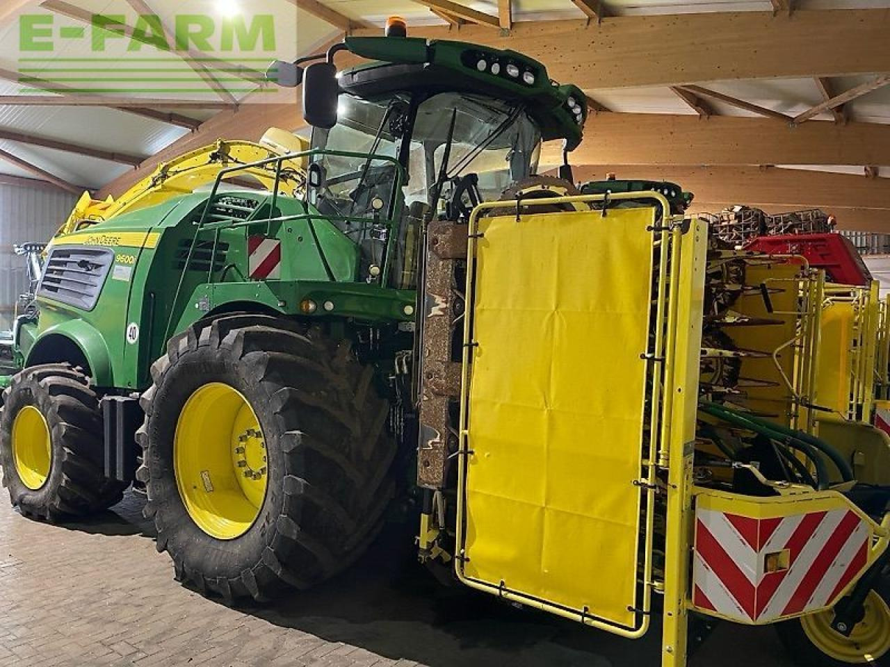 John Deere 9600 motor neu! - Önjáró szecskázógép: 1 kép. John Deere 9600 motor neu! - Önjáró szecskázógép: 1 kép.