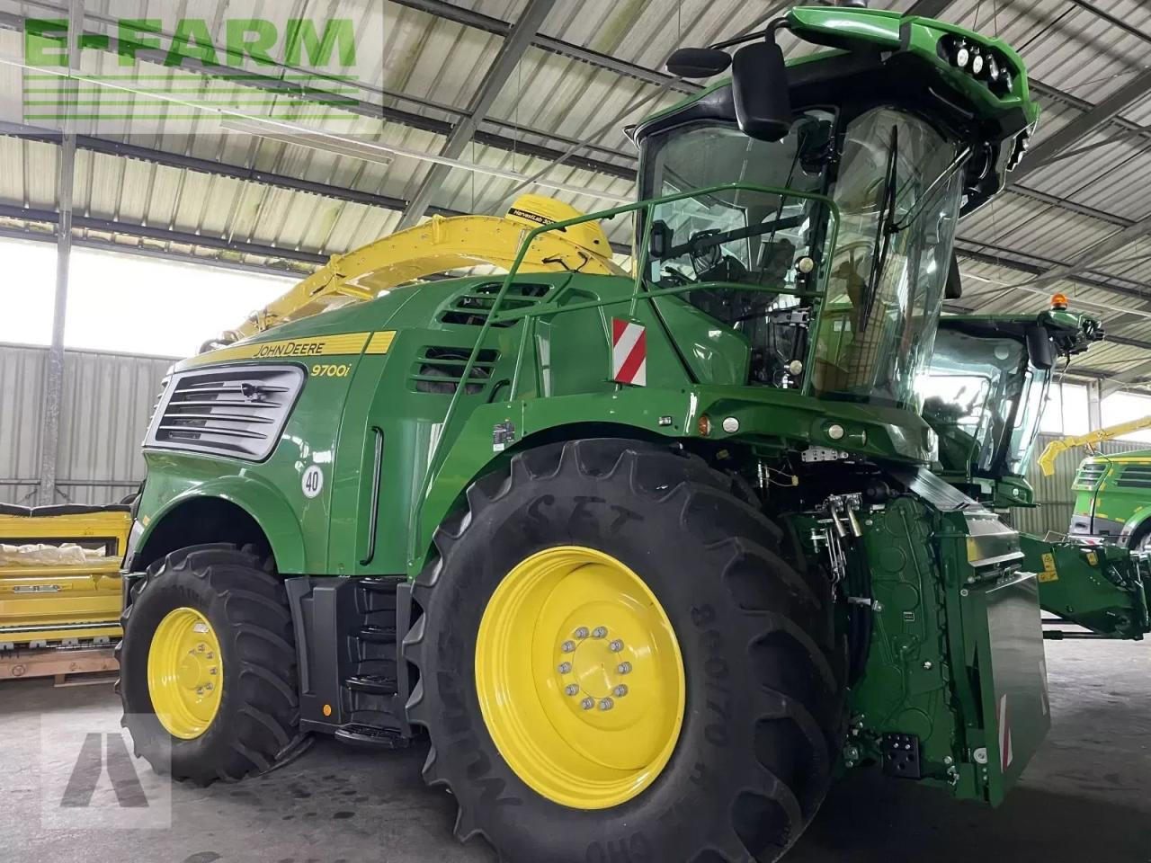 John Deere 9700i prodrive 40km/h - Önjáró szecskázógép: 2 kép. John Deere 9700i prodrive 40km/h - Önjáró szecskázógép: 2 kép.