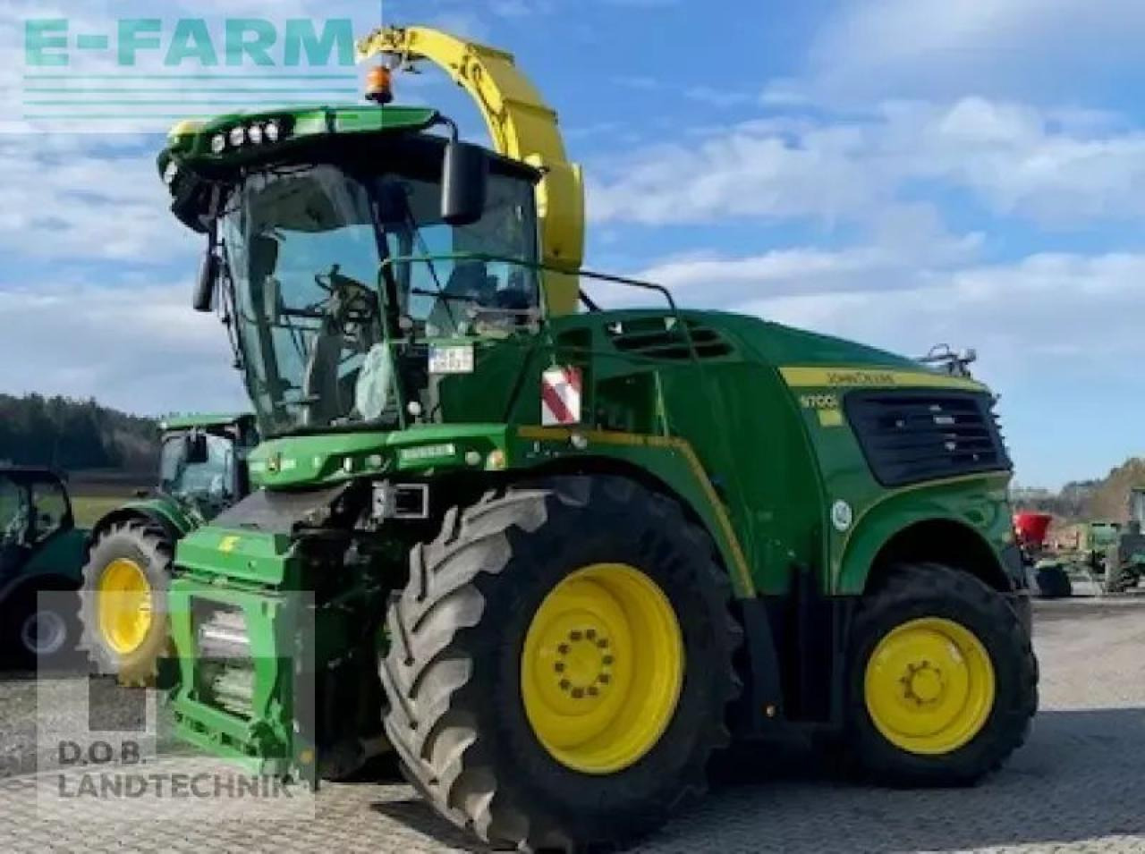 John Deere 9700i prodrive 40km/h - Önjáró szecskázógép: 1 kép. John Deere 9700i prodrive 40km/h - Önjáró szecskázógép: 1 kép.
