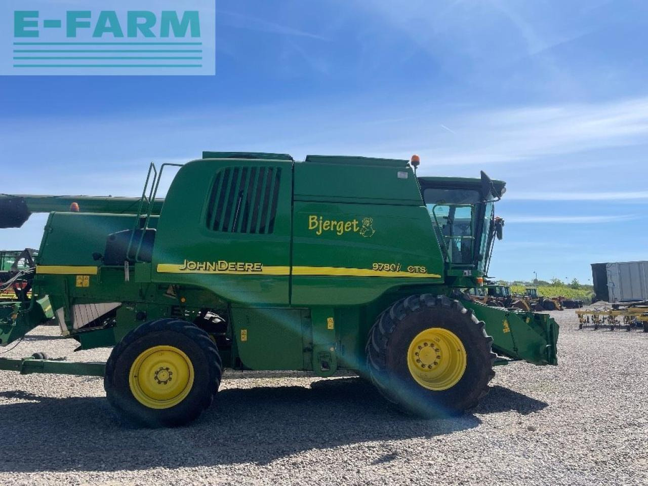 John Deere 9780 i cts - Kombájn: 1 kép. John Deere 9780 i cts - Kombájn: 1 kép.