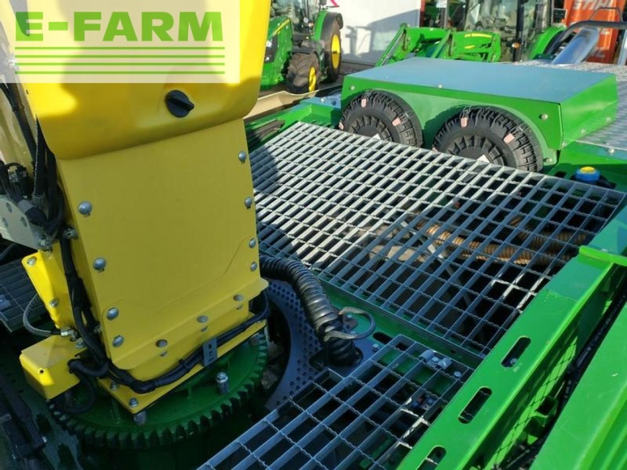 Önjáró szecskázógép John Deere 9800: 15 kép.