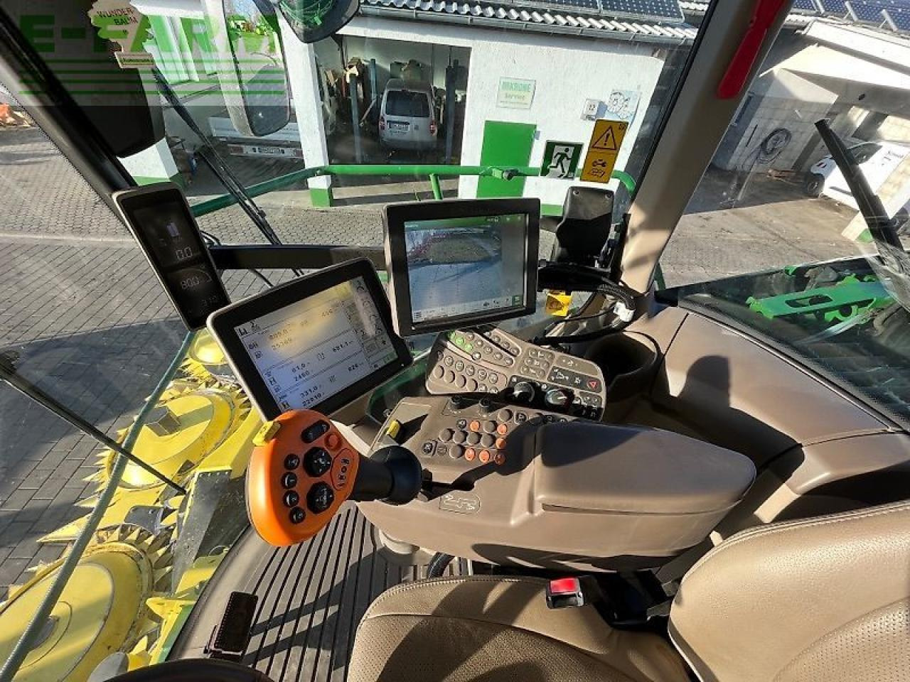 John Deere 9800i (my21) - Önjáró szecskázógép: 3 kép. John Deere 9800i (my21) - Önjáró szecskázógép: 3 kép.
