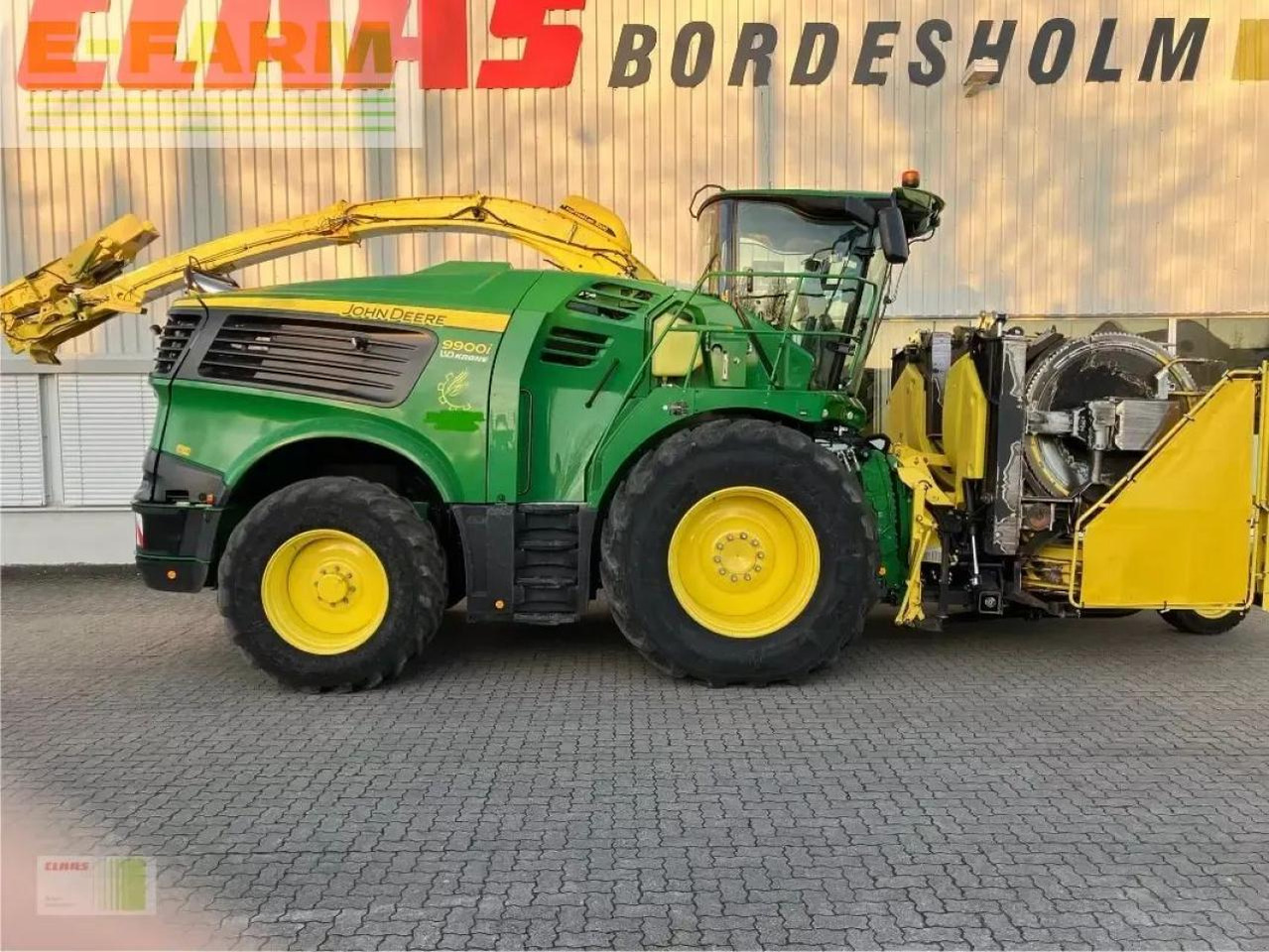 John Deere 9900i - Önjáró szecskázógép: 1 kép. John Deere 9900i - Önjáró szecskázógép: 1 kép.