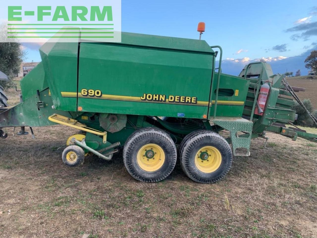 John Deere John Deere 690 - Kocka bálázó: 2 kép. John Deere John Deere 690 - Kocka bálázó: 2 kép.