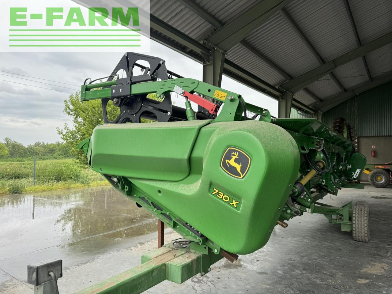 John Deere - Takarmánybetakarító gép: 2 kép. John Deere - Takarmánybetakarító gép: 2 kép.