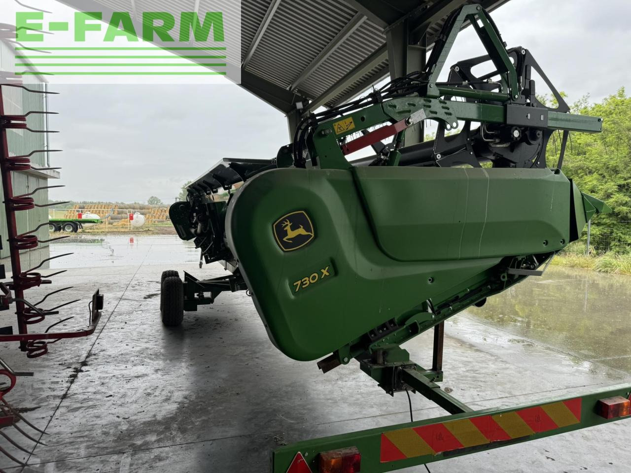 John Deere - Takarmánybetakarító gép: 4 kép. John Deere - Takarmánybetakarító gép: 4 kép.