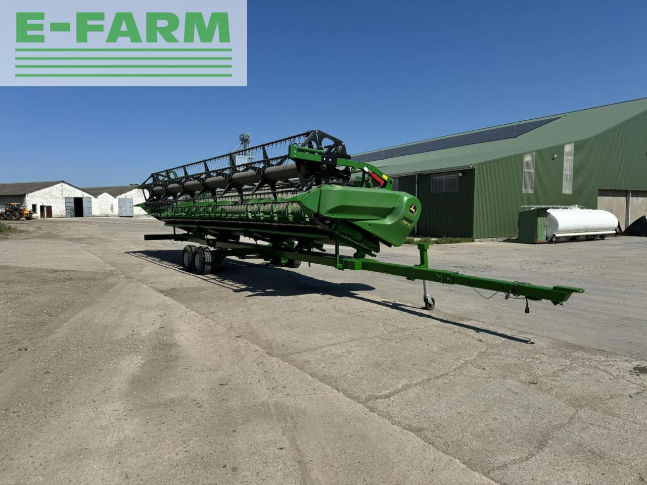 John Deere - Takarmánybetakarító gép: 5 kép. John Deere - Takarmánybetakarító gép: 5 kép.
