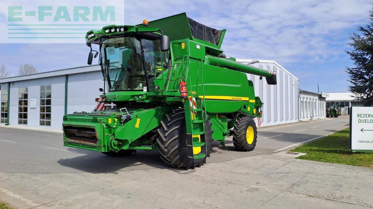 John Deere T660 - Kombájn: 1 kép. John Deere T660 - Kombájn: 1 kép.