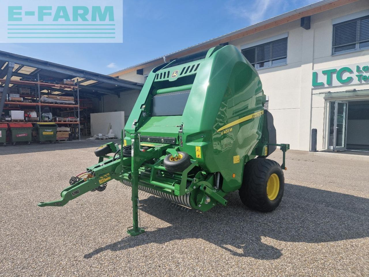 John Deere V451M - Kocka bálázó: 1 kép. John Deere V451M - Kocka bálázó: 1 kép.
