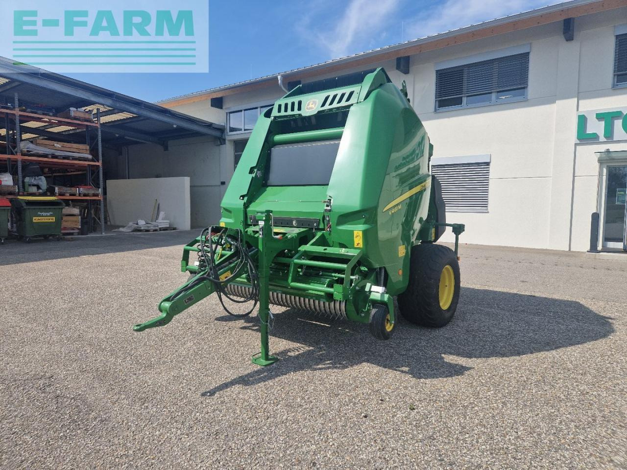 John Deere V461M - Kocka bálázó: 1 kép. John Deere V461M - Kocka bálázó: 1 kép.
