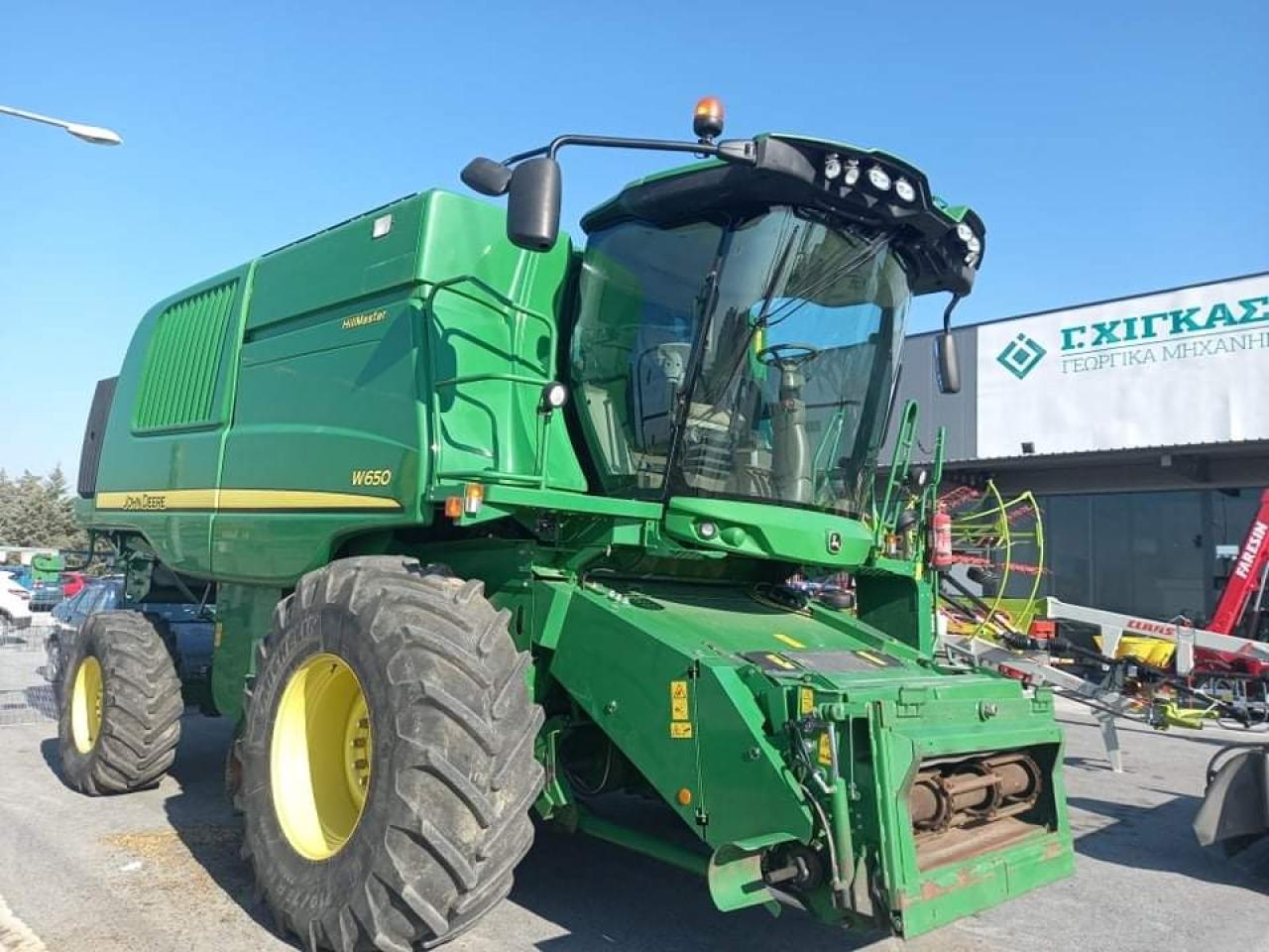 John Deere W650 - Kombájn: 1 kép. John Deere W650 - Kombájn: 1 kép.