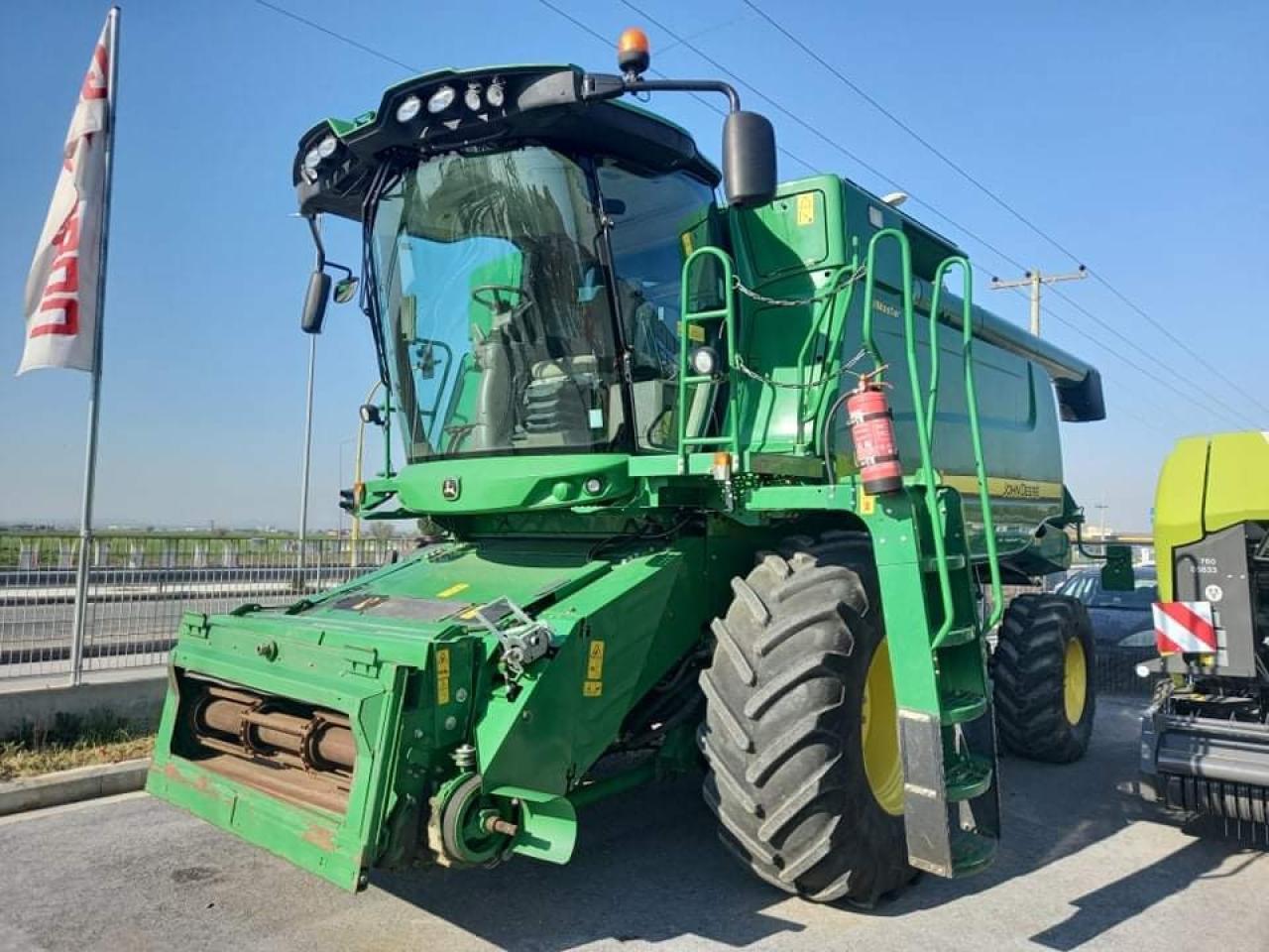 John Deere W650 - Kombájn: 2 kép. John Deere W650 - Kombájn: 2 kép.