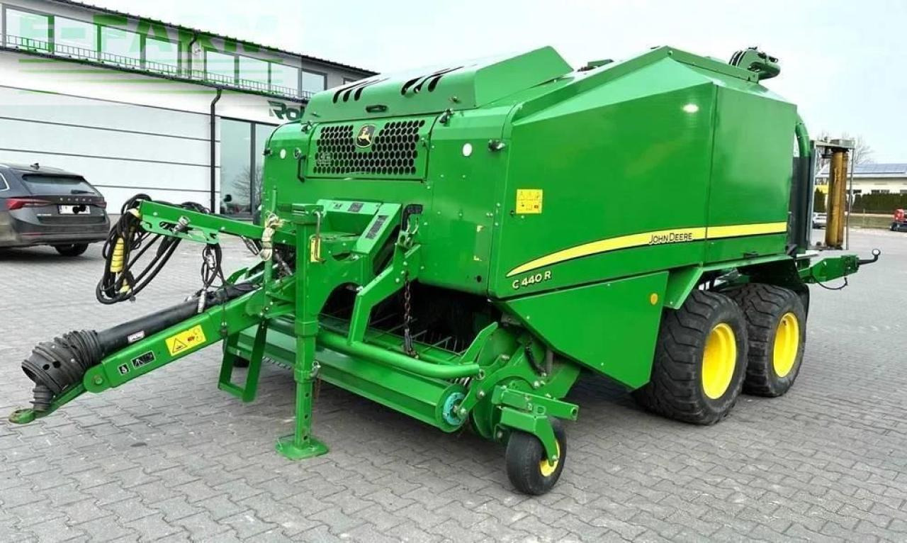 John Deere c 440 r - Kocka bálázó: 1 kép. John Deere c 440 r - Kocka bálázó: 1 kép.
