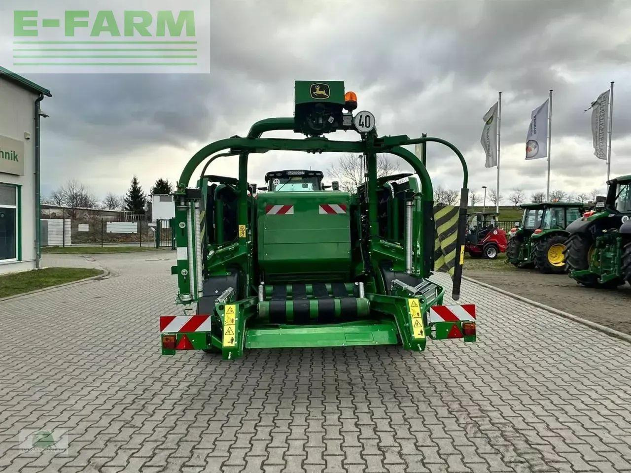 John Deere c441r - Kocka bálázó: 3 kép. John Deere c441r - Kocka bálázó: 3 kép.