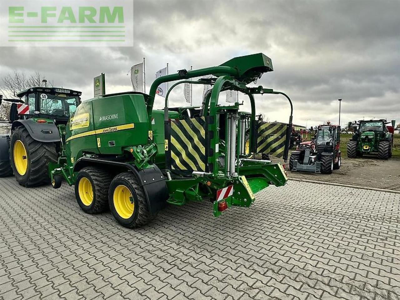 John Deere c441r - Kocka bálázó: 4 kép. John Deere c441r - Kocka bálázó: 4 kép.