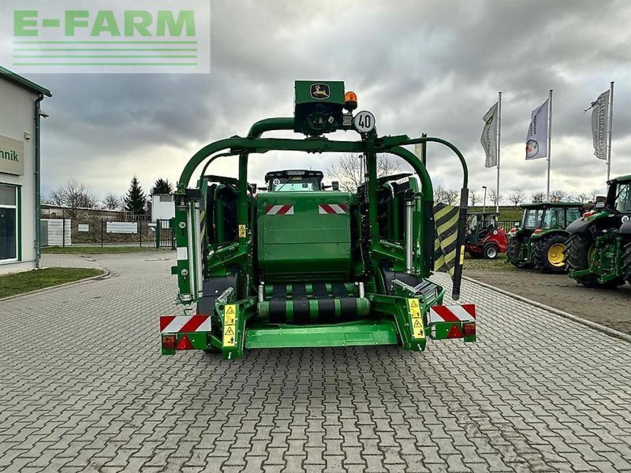 John Deere c441r - Kocka bálázó: 3 kép. John Deere c441r - Kocka bálázó: 3 kép.
