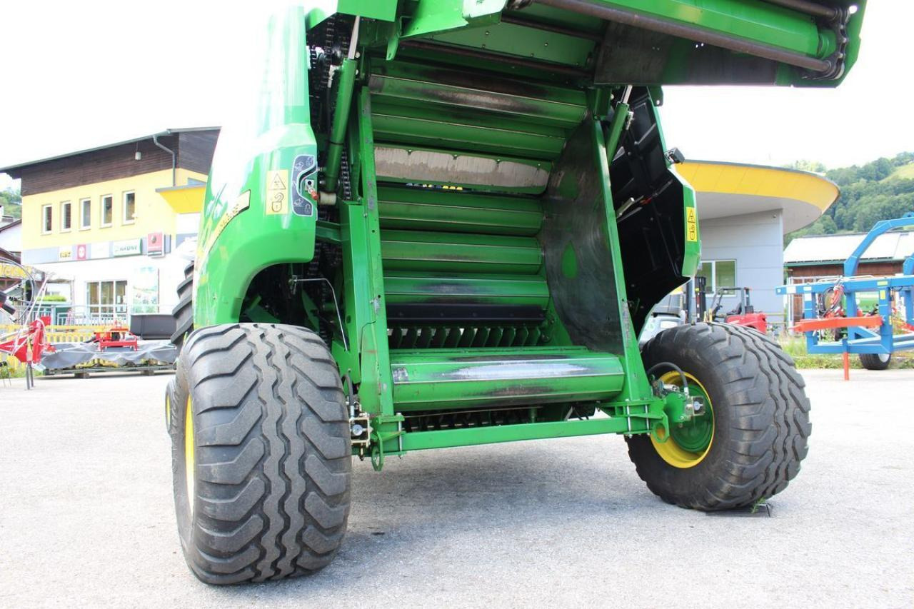 John Deere f 440m - Kocka bálázó: 2 kép. John Deere f 440m - Kocka bálázó: 2 kép.