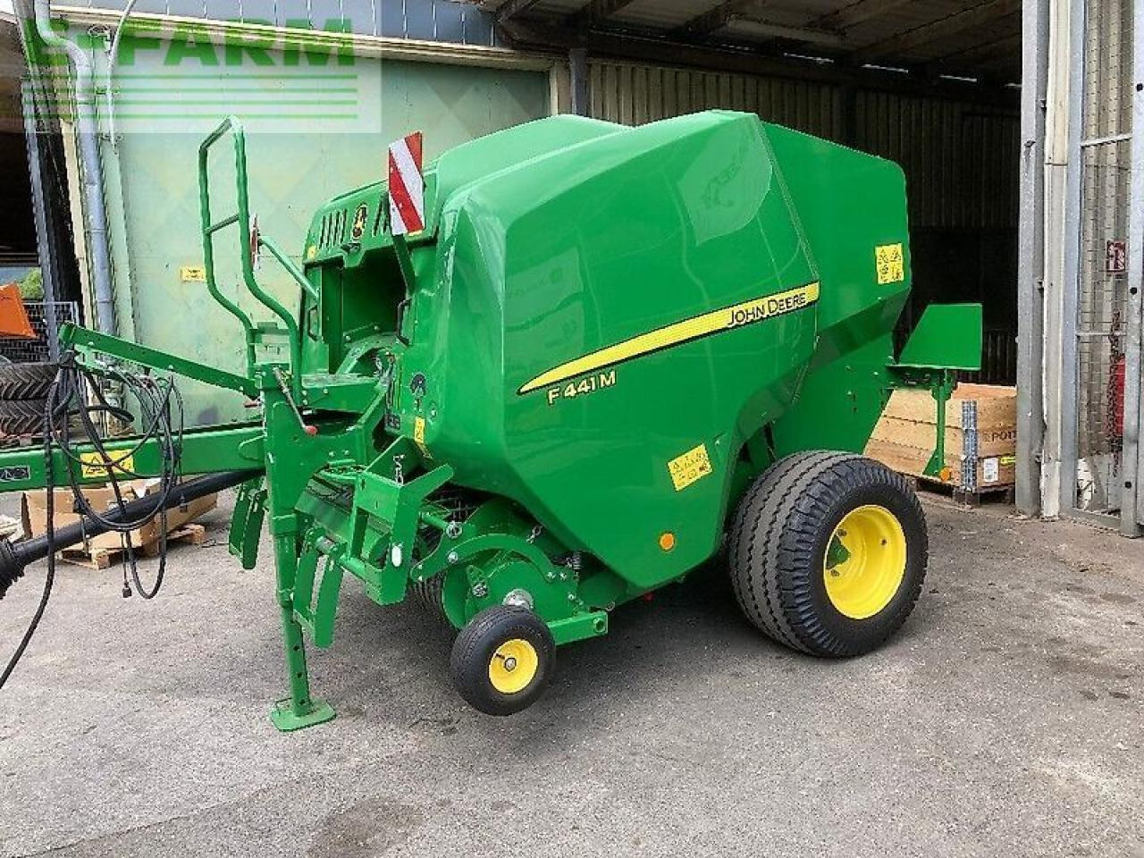 John Deere f 441 m - Kocka bálázó: 1 kép. John Deere f 441 m - Kocka bálázó: 1 kép.