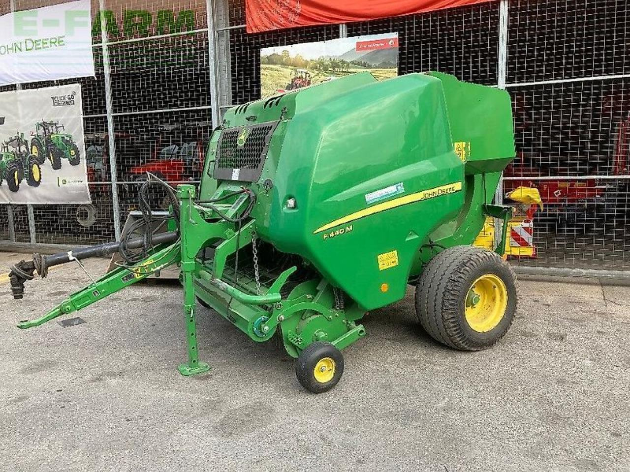 John Deere f440m - Kocka bálázó: 1 kép. John Deere f440m - Kocka bálázó: 1 kép.