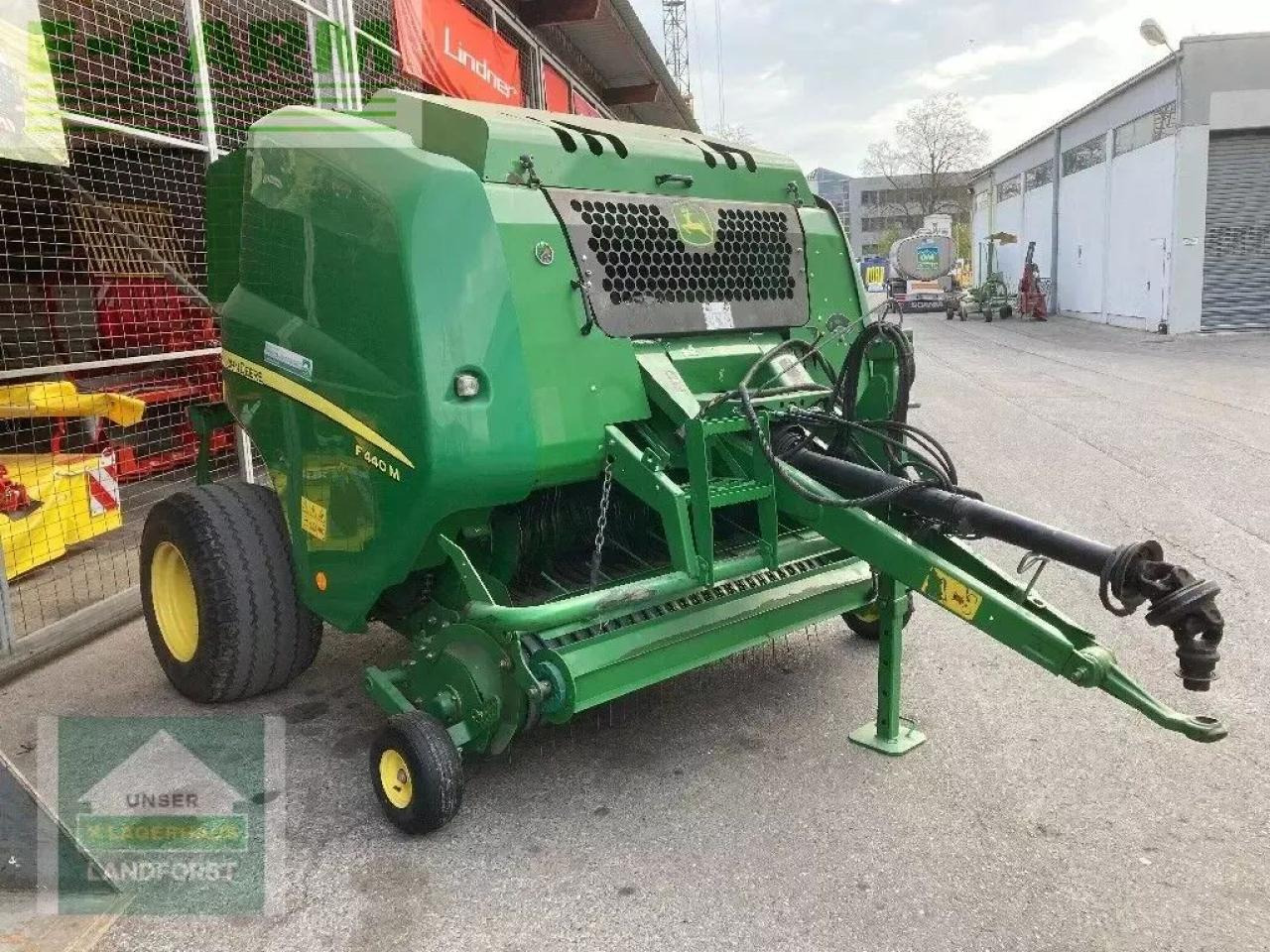 John Deere f440m - Kocka bálázó: 3 kép. John Deere f440m - Kocka bálázó: 3 kép.