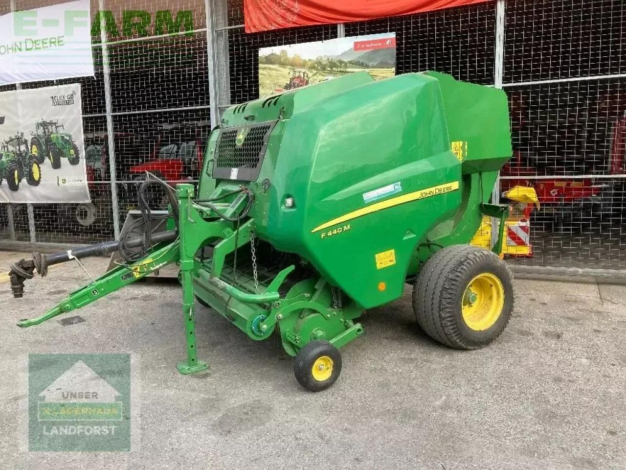 John Deere f440m - Kocka bálázó: 1 kép. John Deere f440m - Kocka bálázó: 1 kép.