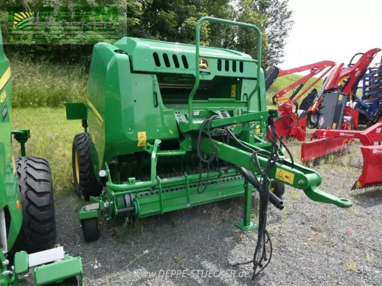 John Deere f441 m - Kocka bálázó: 1 kép. John Deere f441 m - Kocka bálázó: 1 kép.