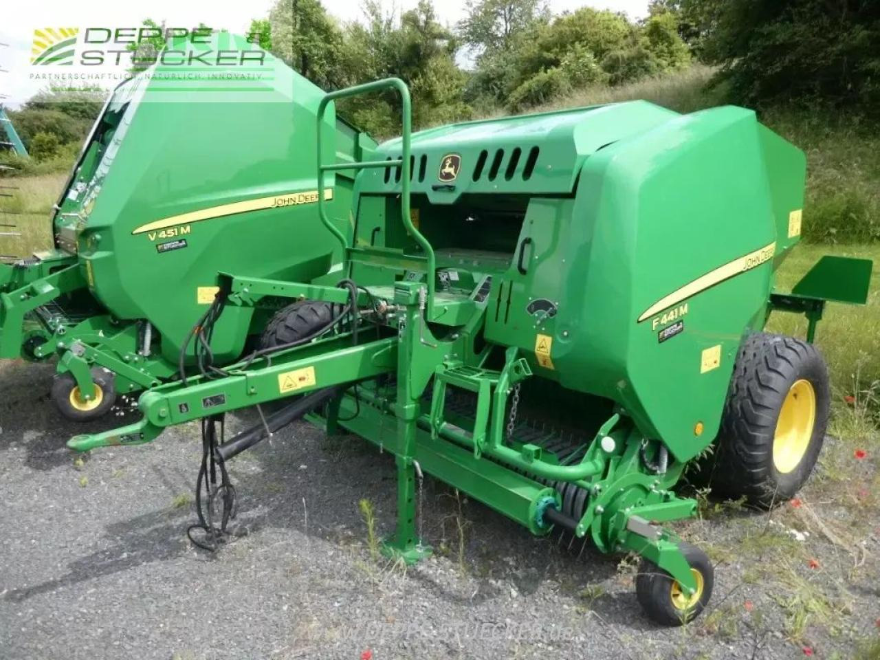John Deere f441 m - Kocka bálázó: 3 kép. John Deere f441 m - Kocka bálázó: 3 kép.